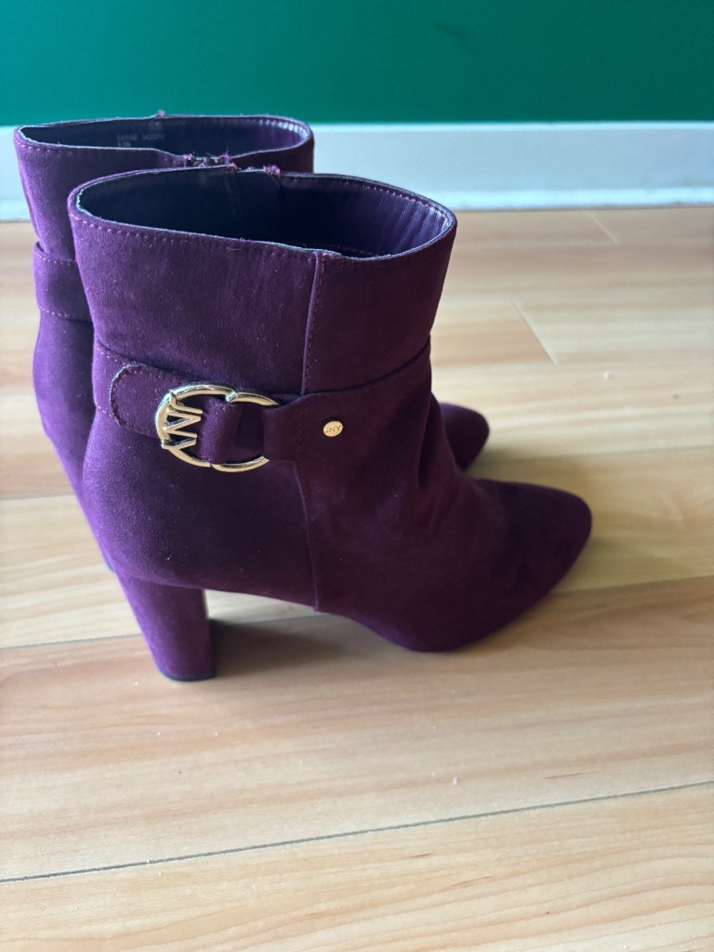 Jones New York purple faux sued heeled boots